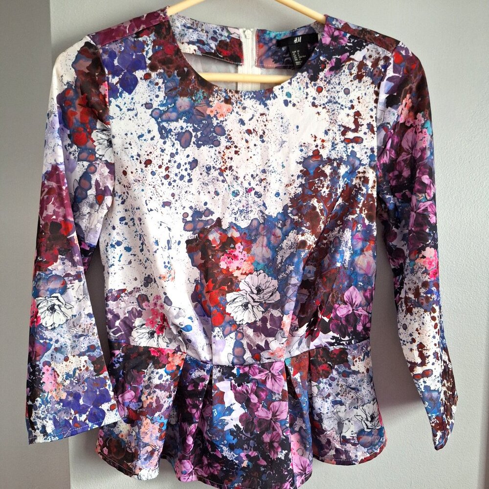✨SALE✨H&M Abstract Splattered Paint Floral Peplum Top